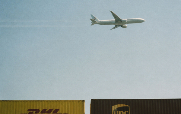 Что быстрее: DHL Express или UPS Worldwide?